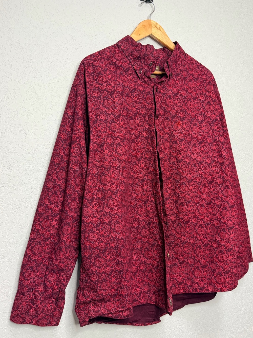 Ariat Men’s Long Sleeve Paisley Button Down Western Shirt – XXL/TTG Burgundy
